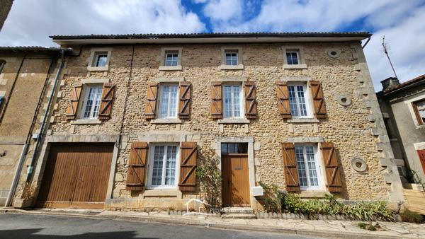 Maison de bourg avec jardin, beaux volumes et fort potentiel Curzay-sur-Vonne (86600)