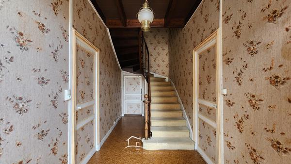 Maison de bourg avec jardin, beaux volumes et fort potentiel Curzay-sur-Vonne (86600)