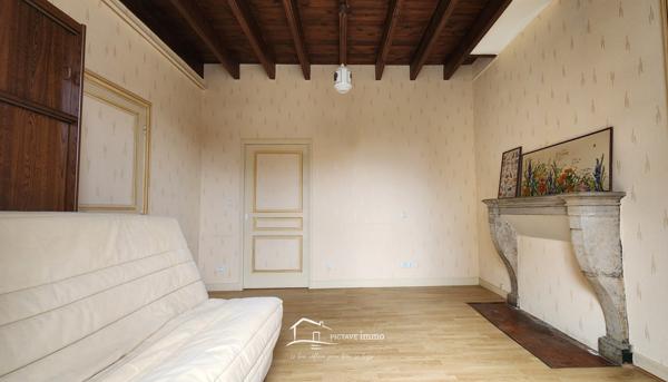 Maison de bourg avec jardin, beaux volumes et fort potentiel Curzay-sur-Vonne (86600)