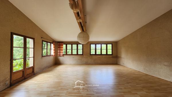 Maison de bourg avec jardin, beaux volumes et fort potentiel Curzay-sur-Vonne (86600)