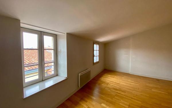 Appartement à louer    2 pièces • 48,24 m2 La Rochelle