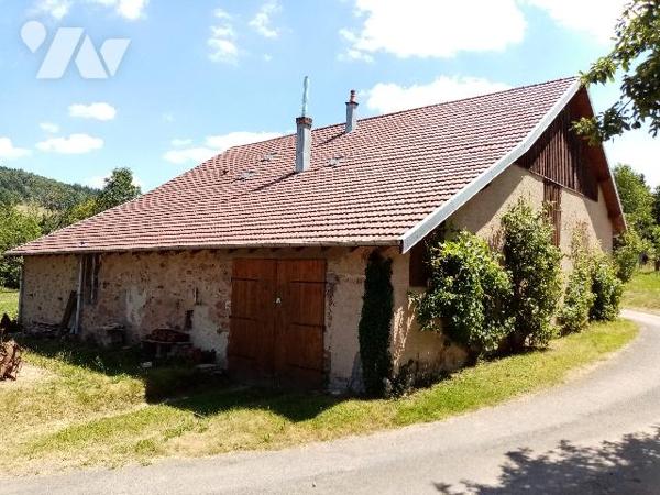 sur les hauteurs, ferme avec aisances, dépendances et terrain attenant et non attenant  de 13818 m²