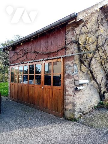 sur les hauteurs, ferme avec aisances, dépendances et terrain attenant et non attenant  de 13818 m²