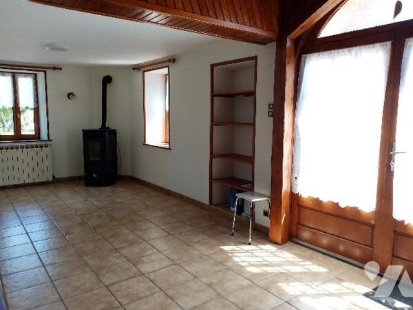 sur les hauteurs, ferme avec aisances, dépendances et terrain attenant et non attenant  de 13818 m²