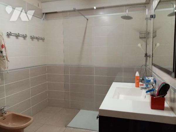 sur les hauteurs, ferme avec aisances, dépendances et terrain attenant et non attenant  de 13818 m²