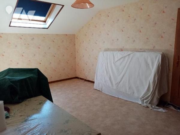 sur les hauteurs, ferme avec aisances, dépendances et terrain attenant et non attenant  de 13818 m²