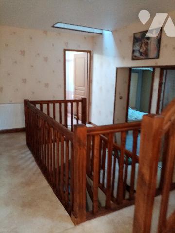sur les hauteurs, ferme avec aisances, dépendances et terrain attenant et non attenant  de 13818 m²