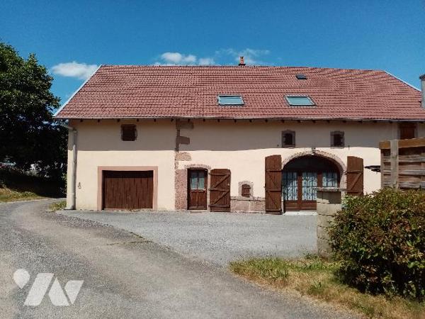 sur les hauteurs, ferme avec aisances, dépendances et terrain attenant et non attenant  de 13818 m²