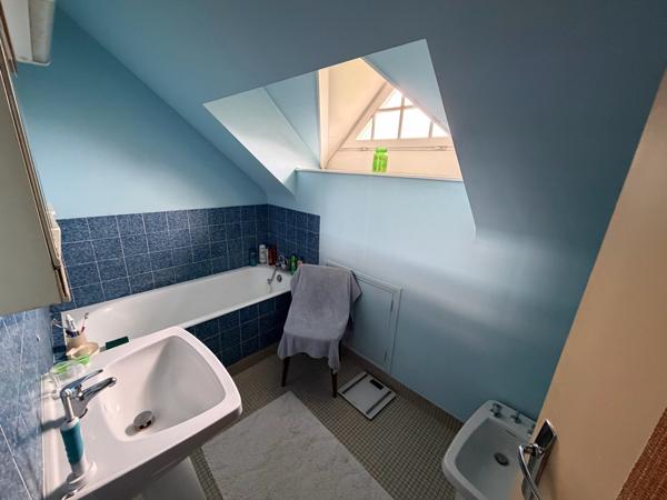 MAISON sur SOUS-SOL - 4 CHAMBRES -