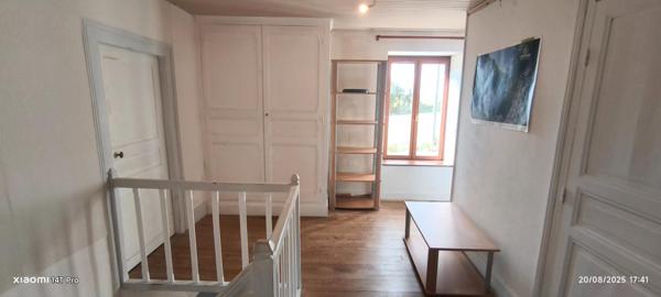 Découvrez cette charmante maison de 6 pièces à Servant (habitable de suite), offrant une surface habitable de 132 m² sur un vaste terrain de 2930m²