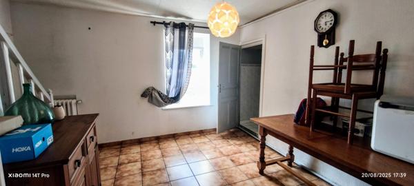 Découvrez cette charmante maison de 6 pièces à Servant (habitable de suite), offrant une surface habitable de 132 m² sur un vaste terrain de 2930m²