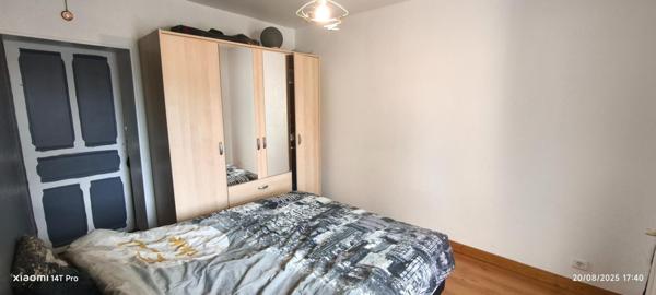 Découvrez cette charmante maison de 6 pièces à Servant (habitable de suite), offrant une surface habitable de 132 m² sur un vaste terrain de 2930m²