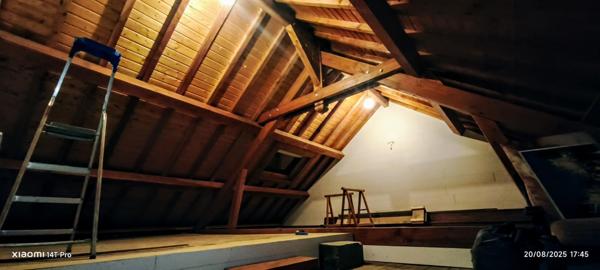 Découvrez cette charmante maison de 6 pièces à Servant (habitable de suite), offrant une surface habitable de 132 m² sur un vaste terrain de 2930m²