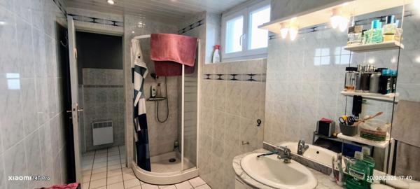 Découvrez cette charmante maison de 6 pièces à Servant (habitable de suite), offrant une surface habitable de 132 m² sur un vaste terrain de 2930m²