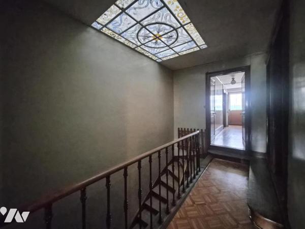 MAISON DE VILLE , 5 CHAMBRES AVEC JARDIN ET DEPENDANCES