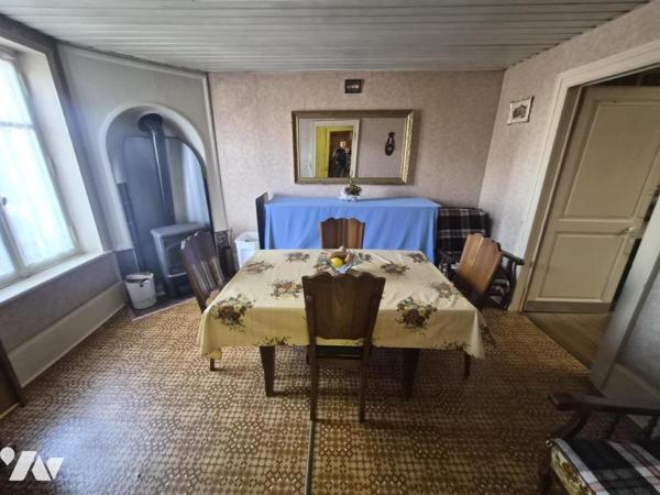 MAISON DE VILLE , 5 CHAMBRES AVEC JARDIN ET DEPENDANCES