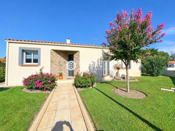 Plain-pied aux beaux volumes, proche du centre-ville