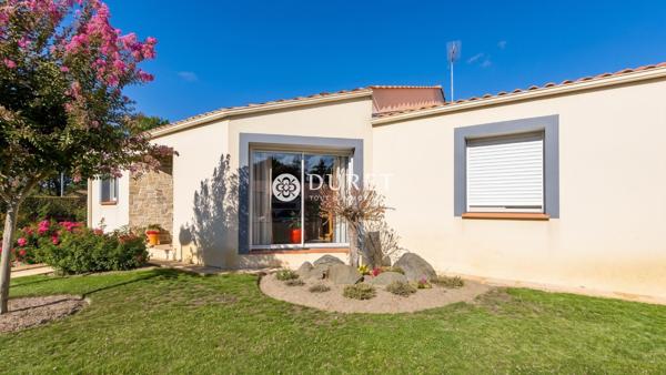 Plain-pied aux beaux volumes, proche du centre-ville