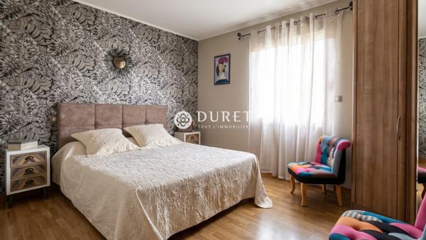 Plain-pied aux beaux volumes, proche du centre-ville