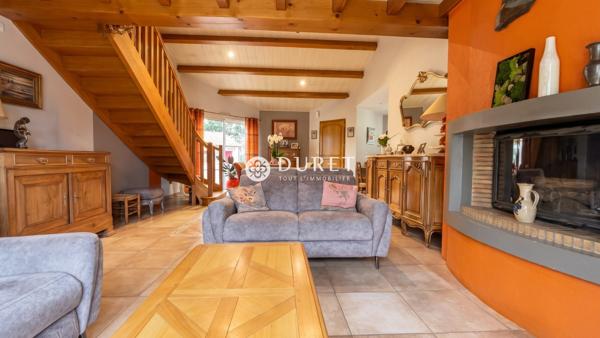 Plain-pied aux beaux volumes, proche du centre-ville