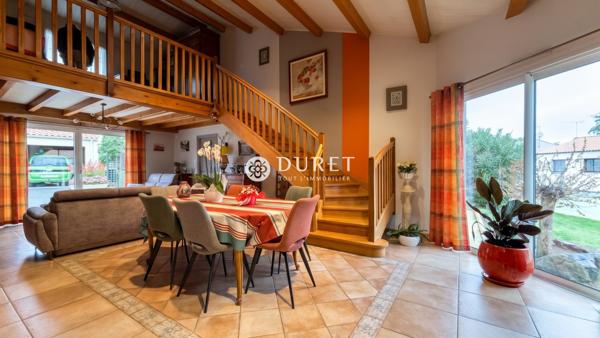 Plain-pied aux beaux volumes, proche du centre-ville
