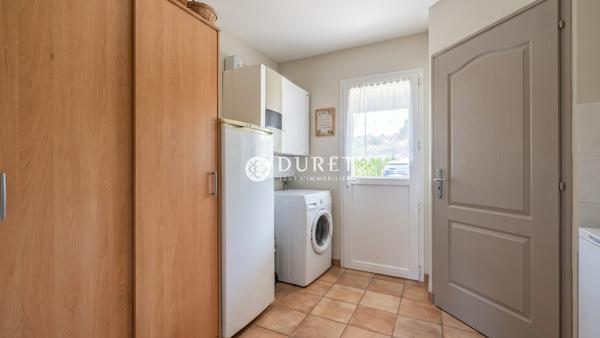 Plain-pied aux beaux volumes, proche du centre-ville