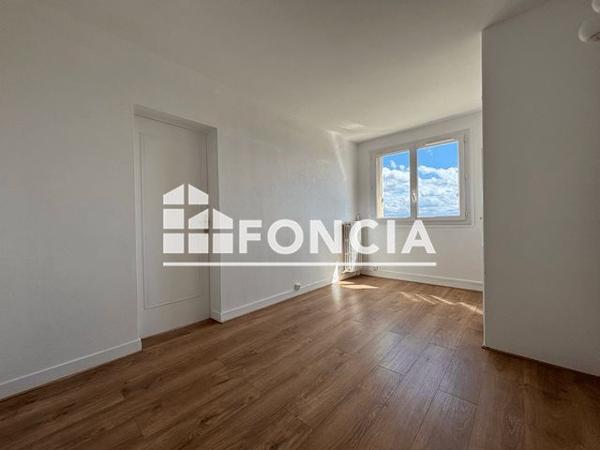 Location Appartement 3 pièces 53.39 m² - RESIDENCE BERNARD PALISSY Saint Germain En Laye 78100