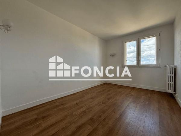 Location Appartement 3 pièces 53.39 m² - RESIDENCE BERNARD PALISSY Saint Germain En Laye 78100