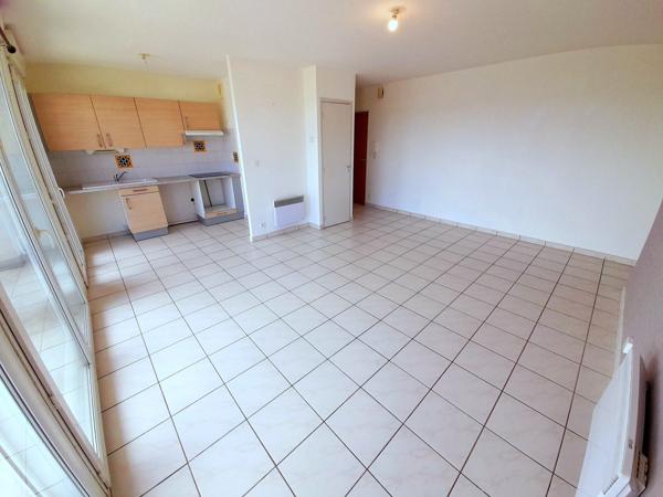 Location
                Appartement57,77 m² - 3 Pièces -
                    LUC LA PRIMAUBE (12450)