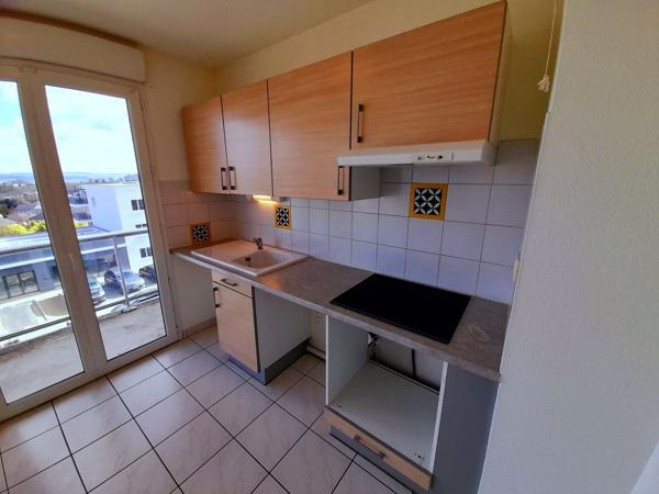 Location
                Appartement57,77 m² - 3 Pièces -
                    LUC LA PRIMAUBE (12450)
