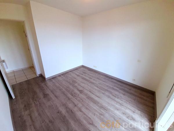 Location
                Appartement57,77 m² - 3 Pièces -
                    LUC LA PRIMAUBE (12450)