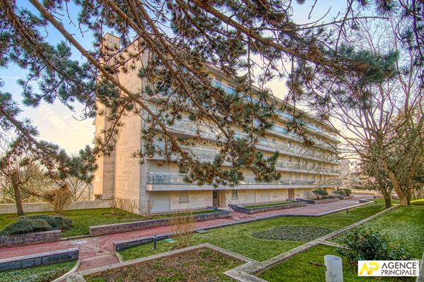 Appartement Saint Germain en Laye - Le Pecq 5 pièces 104.05m2 655 000 € **  - Référence  18309