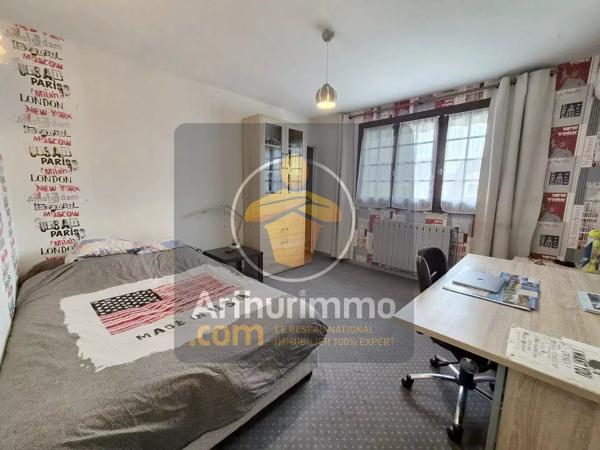 Vente                                                      Maison
                        
                                         180 m2                     à Ormesson-sur-Marne