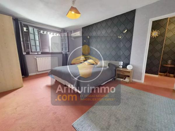 Vente                                                      Maison
                        
                                         180 m2                     à Ormesson-sur-Marne