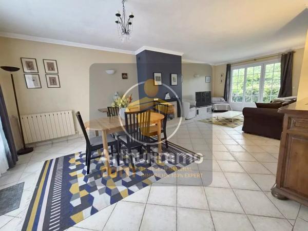 Vente                                                      Maison
                        
                                         180 m2                     à Ormesson-sur-Marne