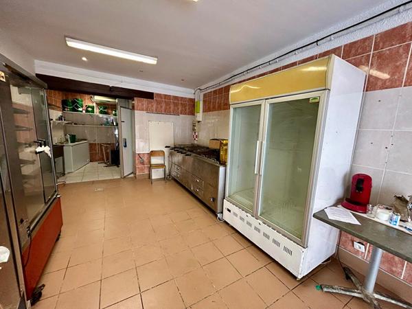 Local commercial 46m2 et cave de 25m2 en sous sol Elne emplacement idéal !