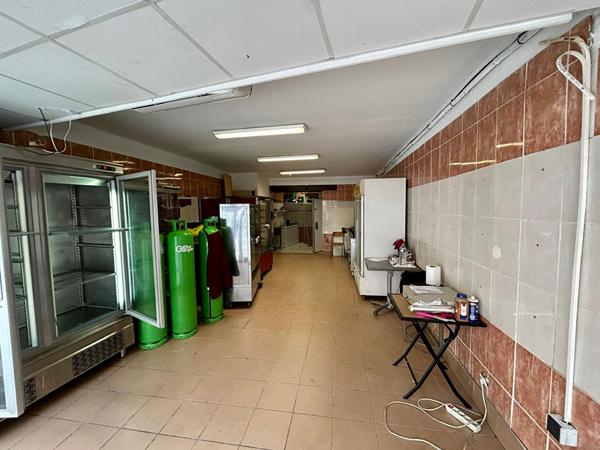 Local commercial 46m2 et cave de 25m2 en sous sol Elne emplacement idéal !