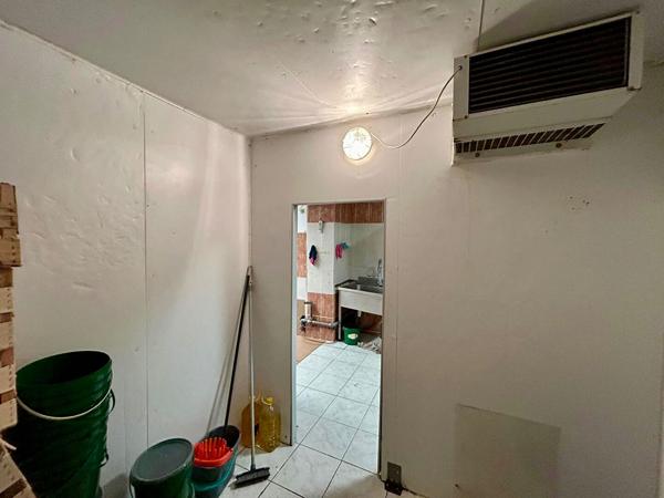 Local commercial 46m2 et cave de 25m2 en sous sol Elne emplacement idéal !