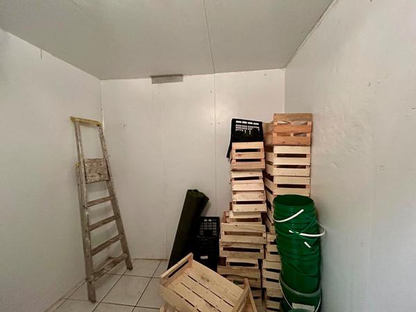 Local commercial 46m2 et cave de 25m2 en sous sol Elne emplacement idéal !