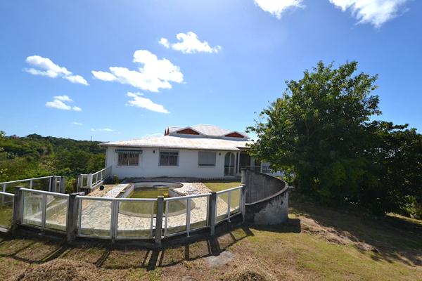 Gosier (97190) Propriété de 28270m2 avec maison de r