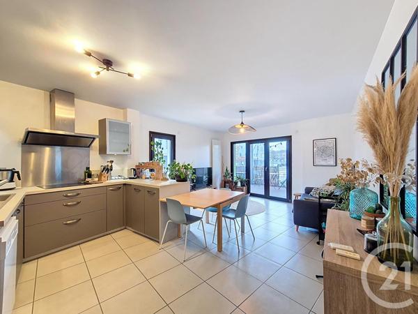 Appartement T3 à vendre  3 pièces - 63 m2 SATHONAY CAMP - 69