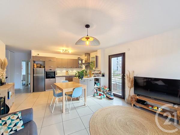 Appartement T3 à vendre  3 pièces - 63 m2 SATHONAY CAMP - 69
