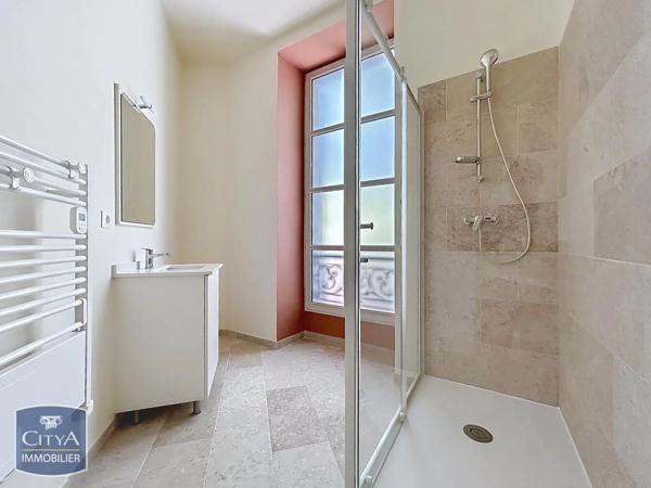 Appartement à louer 3 pièces 64.91m² Nîmes (30000)