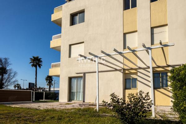 Front de mer : 2 pièces avec jardin de 175 m² – Rare Opportunité à Villeneuve Loubet