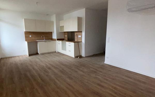 Appartement à louer    2 pièces •  Pouillon