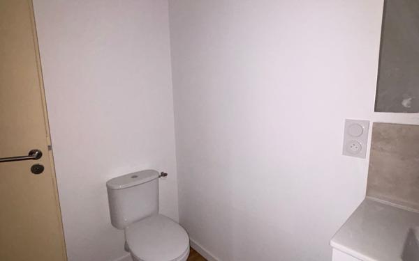 Appartement à louer    2 pièces •  Pouillon