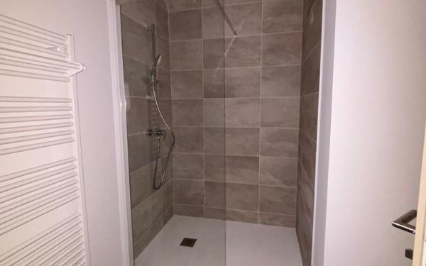 Appartement à louer    2 pièces •  Pouillon