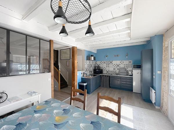 Ensemble immobilier avec deux logements indépendants, gîte, dépendances et piscine