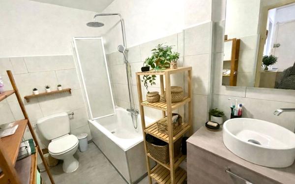 Appartement à vendre    2 pièces • 46,65 m2 Marseille 10