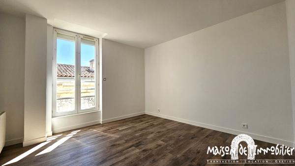 Location Appartement rénové - 2 chambres - 90m²- Résidence avec ascenseur et parking - Centre-ville de COGNAC